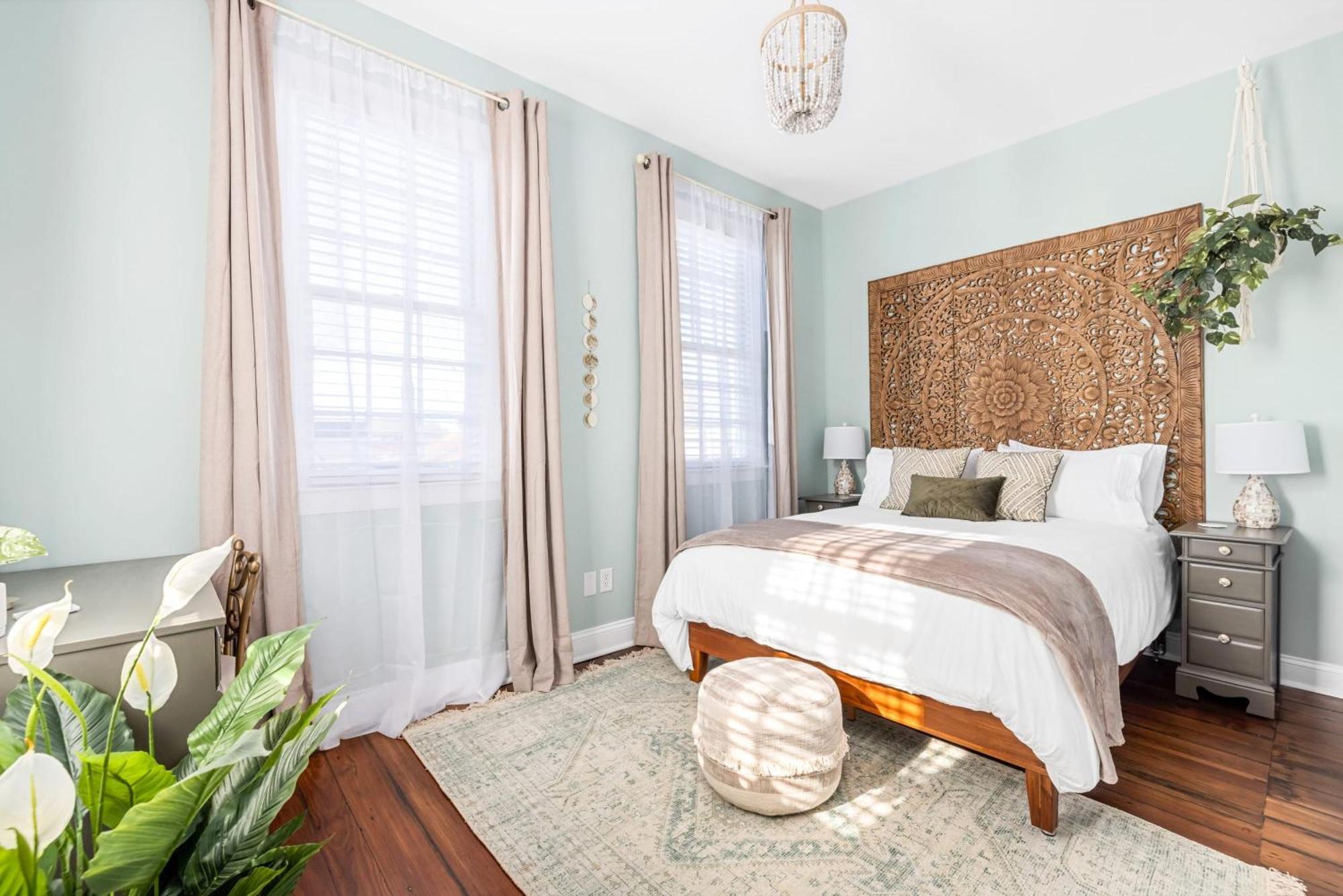 Charming Secluded Courtyard - 1 Block To King *