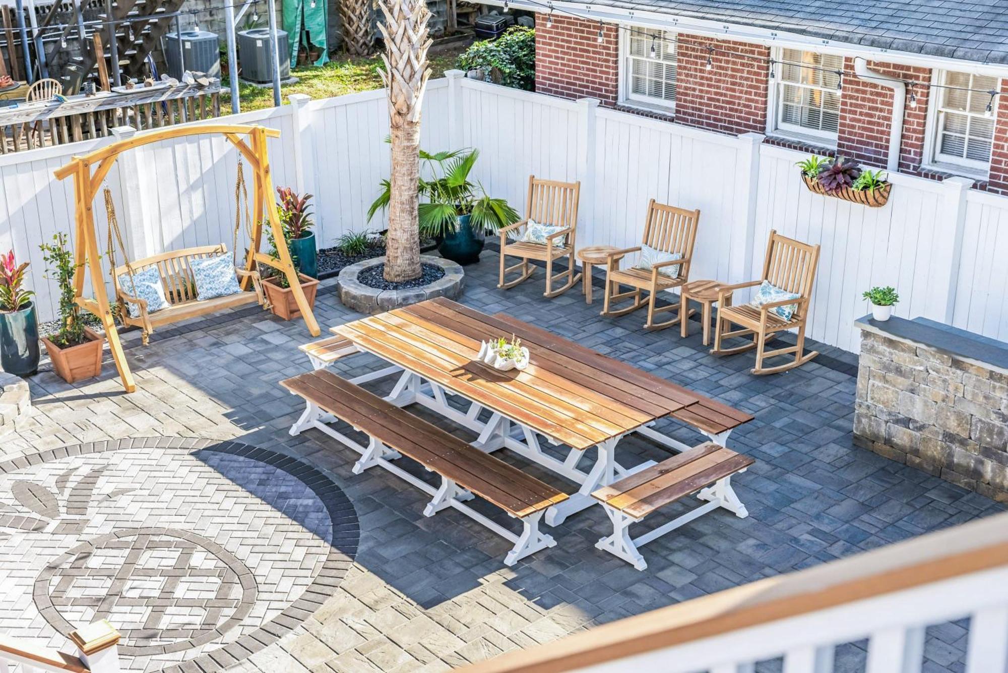 Charming Secluded Courtyard - 1 Block To King