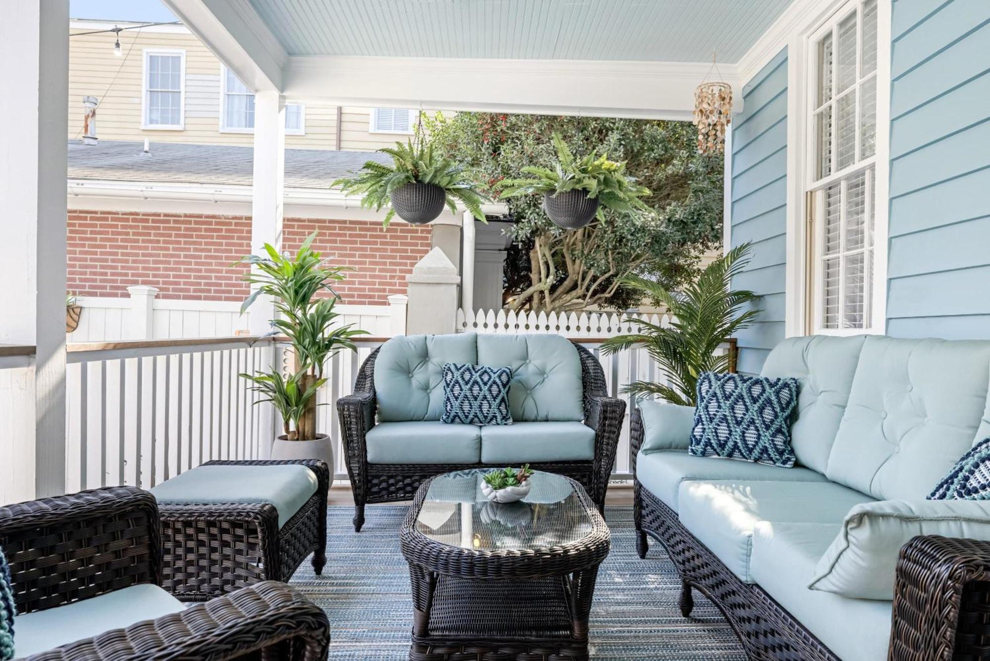Hidden Outdoor Oasis - 1 Block To King * Charleston