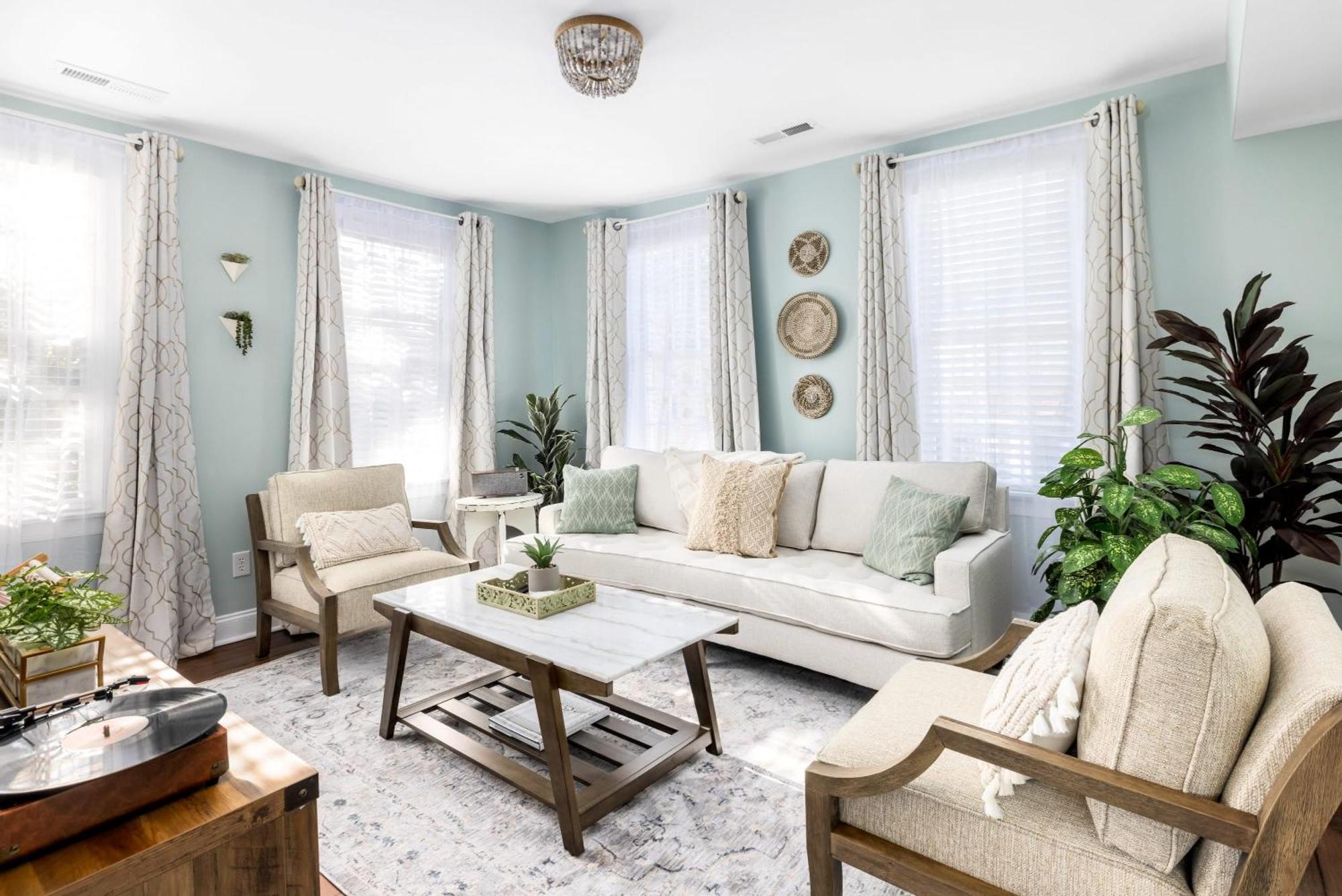 Charming Secluded Courtyard - 1 Block To King