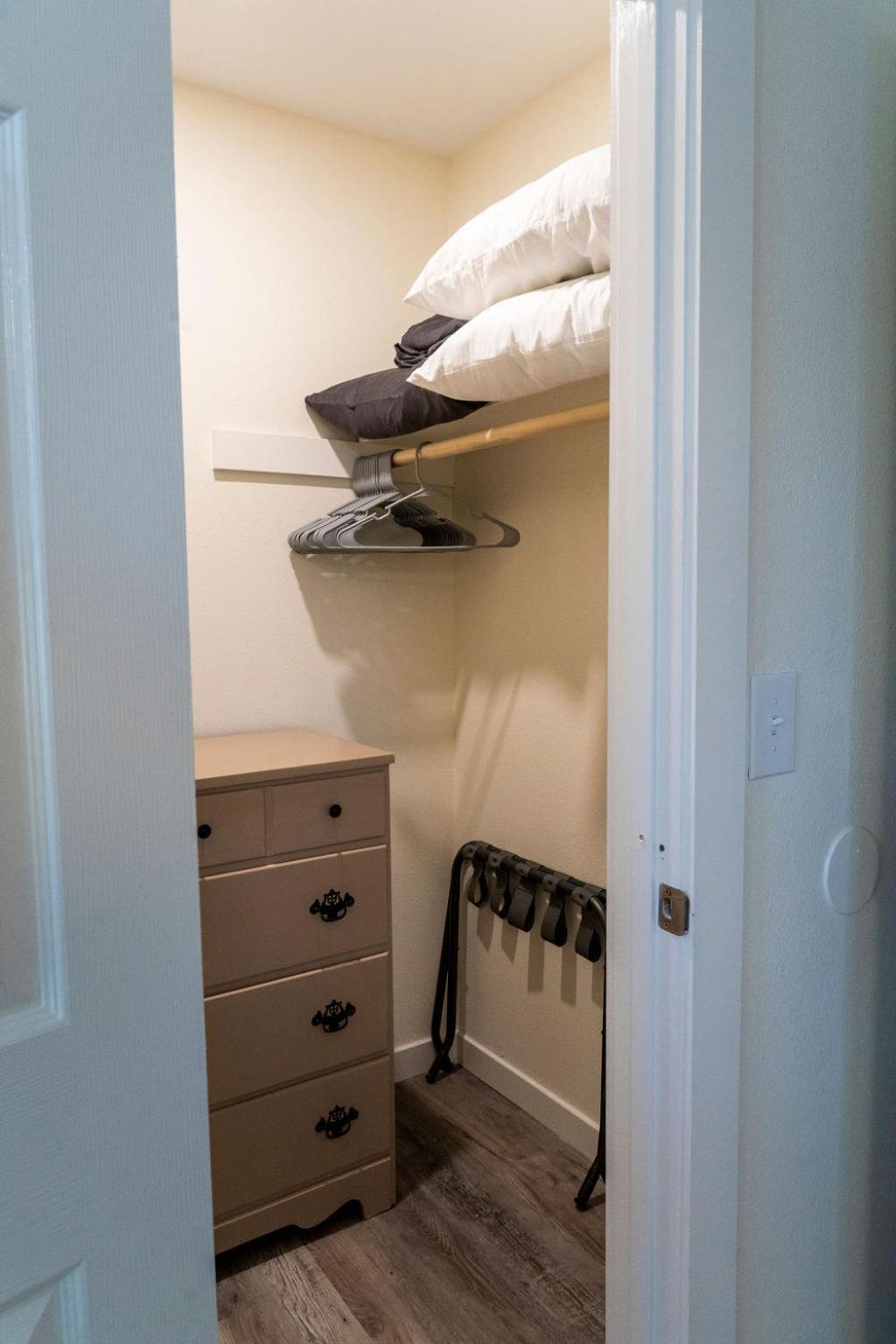 Madrona's B- Fully Fenced And Pet Friendly Charleston