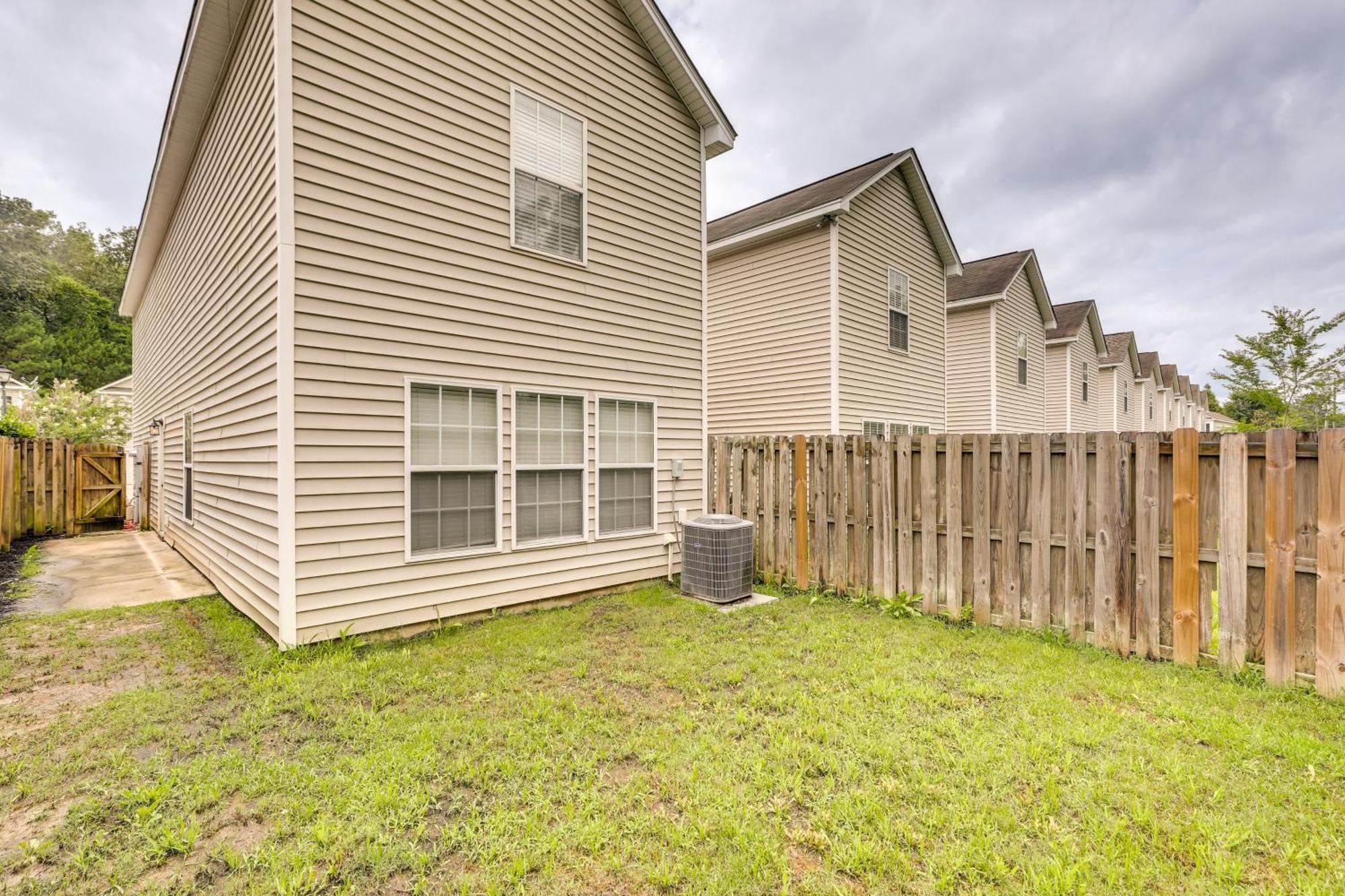 Charming North Townhome - Pets Welcome! *
