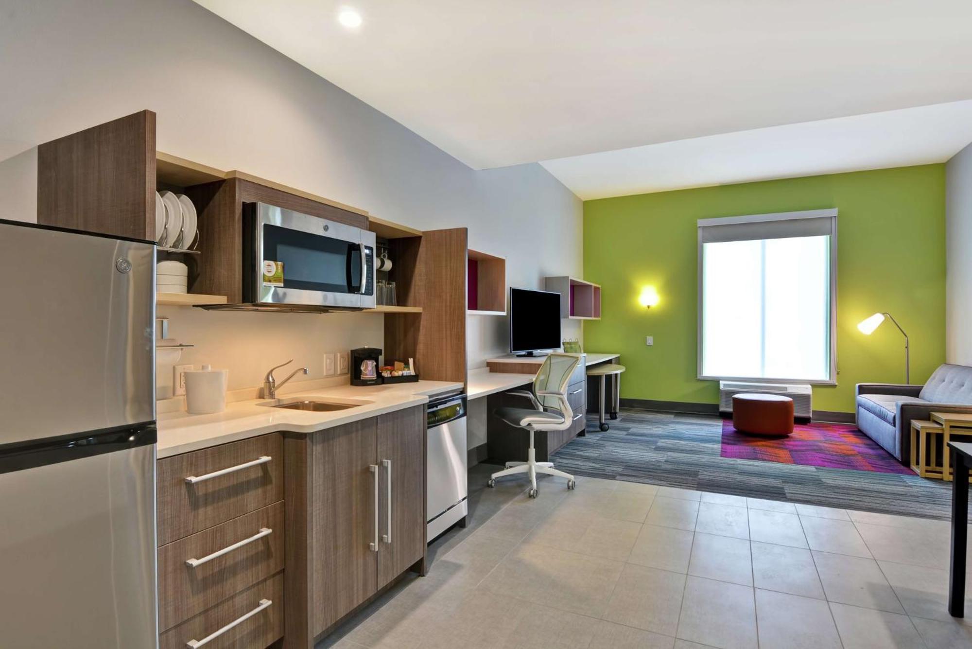 Home2 West Ashley Hotel 3*