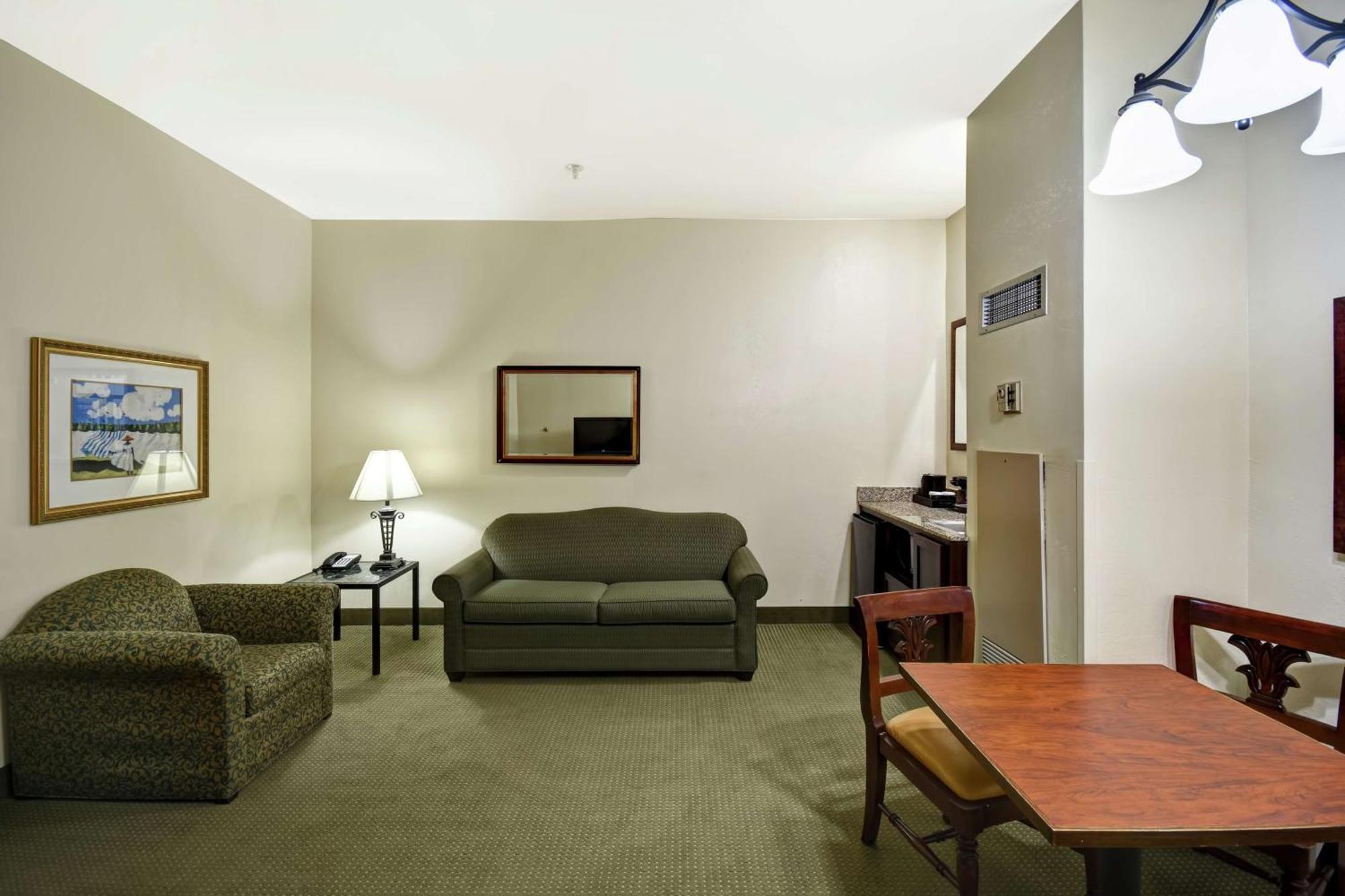 Embassy - Historic District 3*