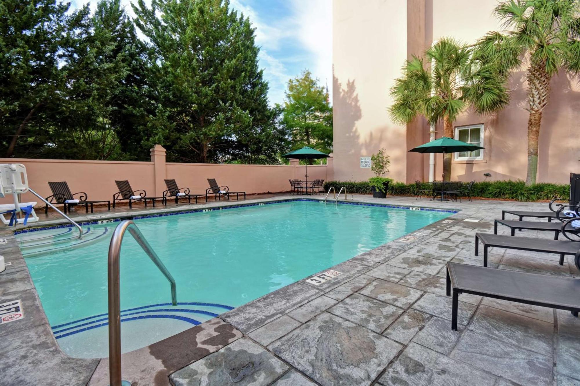 Hotel Embassy - Historic District 3*