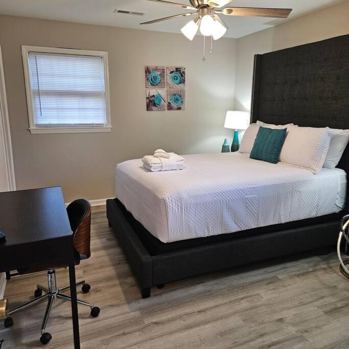 Chic Oasis: 3br, 2ba, Private Deck Villa