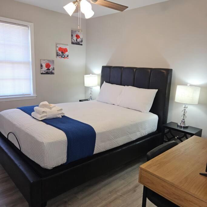 Chic Oasis: 3br, 2ba, Private Deck *