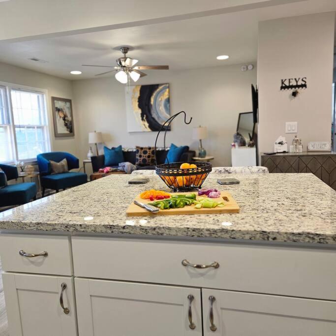 Chic Oasis: 3br, 2ba, Private Deck Villa