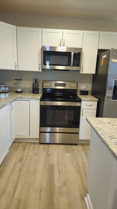 Chic Oasis: 3br, 2ba, Private Deck