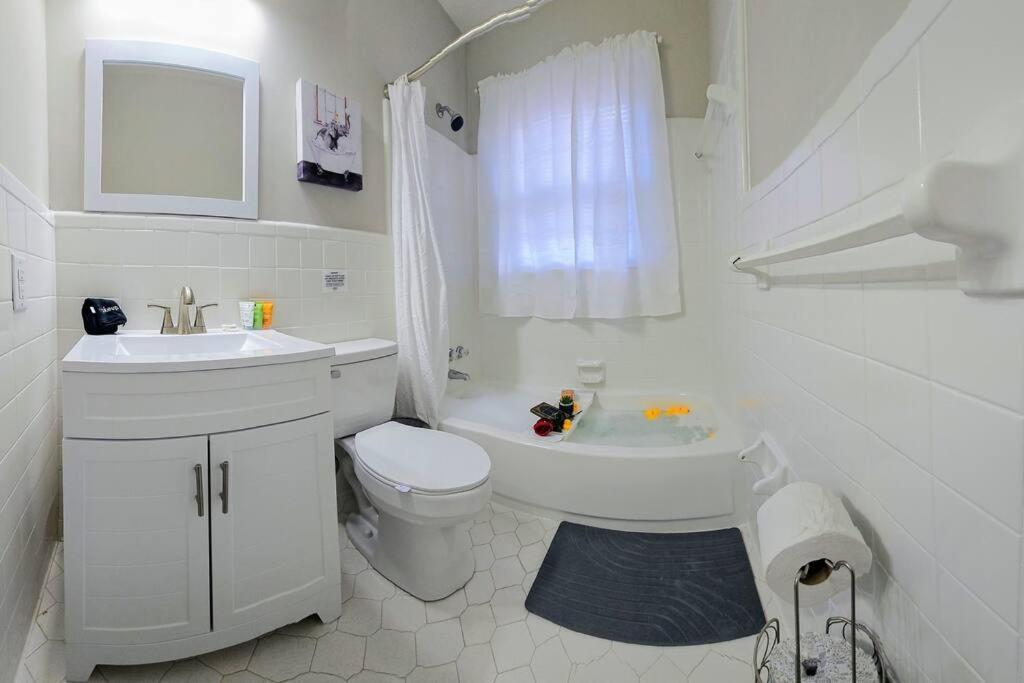 Chic Oasis: 3br, 2ba, Private Deck * Charleston