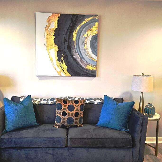 Villa Chic Oasis: 3br, 2ba, Private Deck *