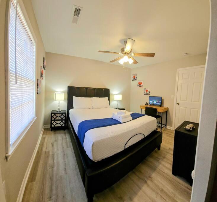Chic Oasis: 3br, 2ba, Private Deck *