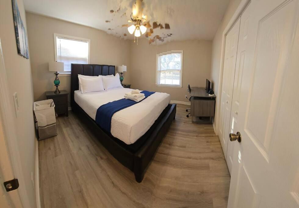 Chic Oasis: 3br, 2ba, Private Deck Villa