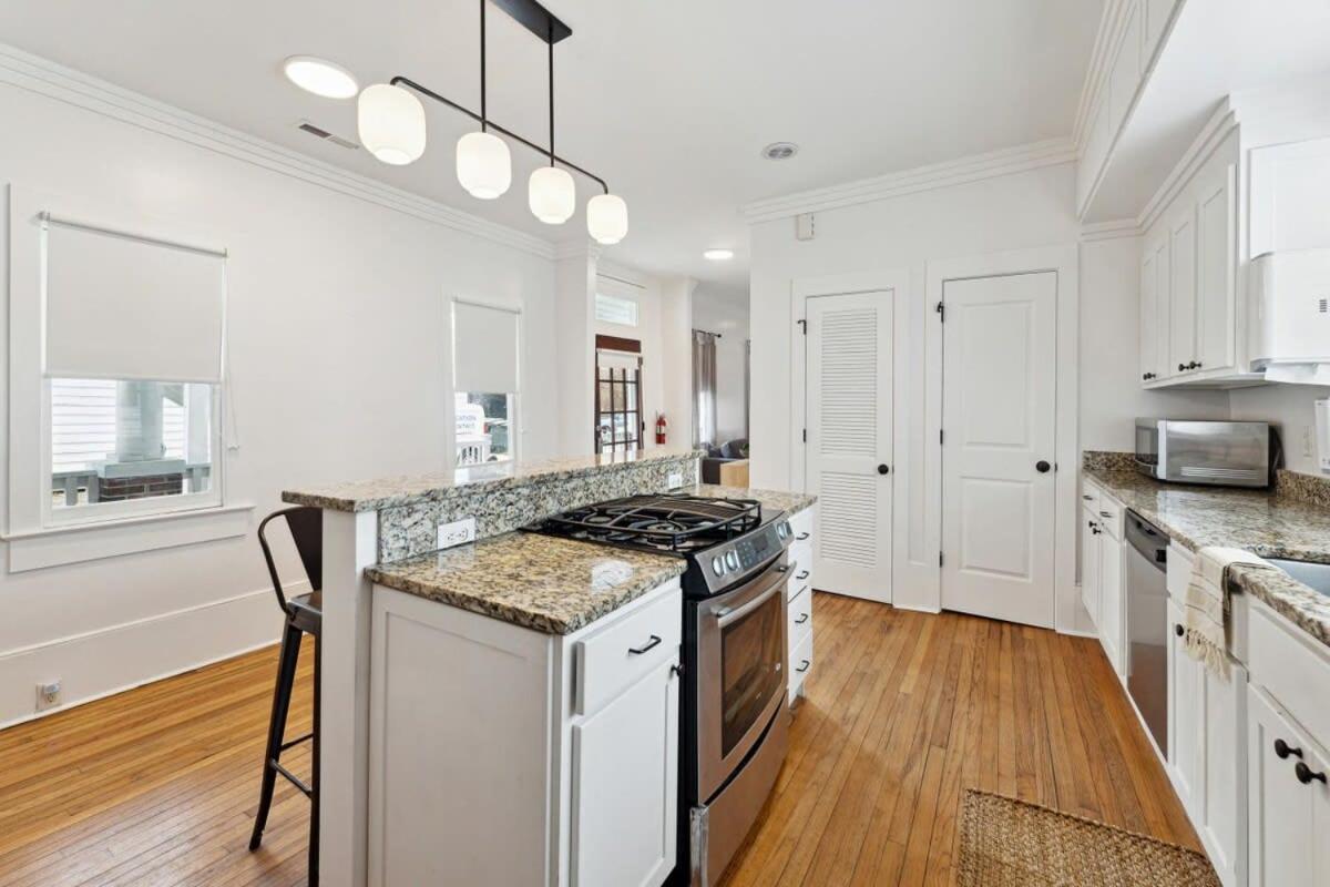 Apartment Downtown 3 Bedroom With Tons Of Natural Light Charleston