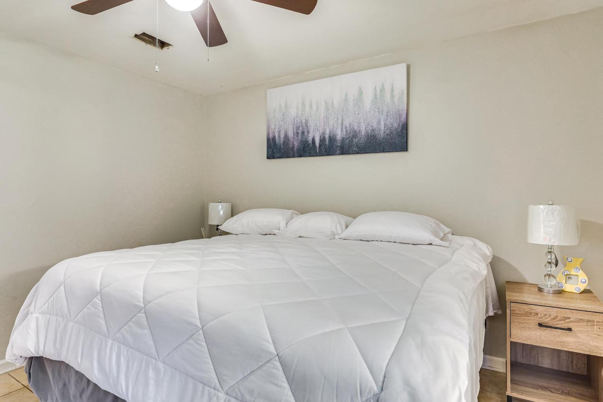 Serene Near Airport Pets Welcome! Holiday home