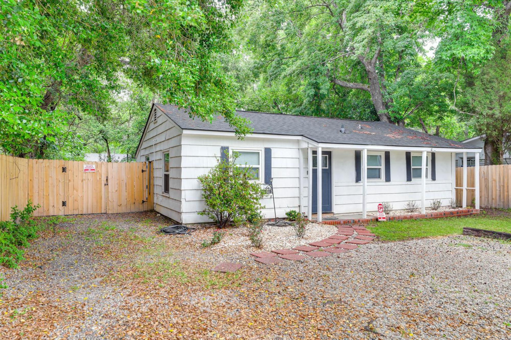 Holiday home Serene Near Airport Pets Welcome! *