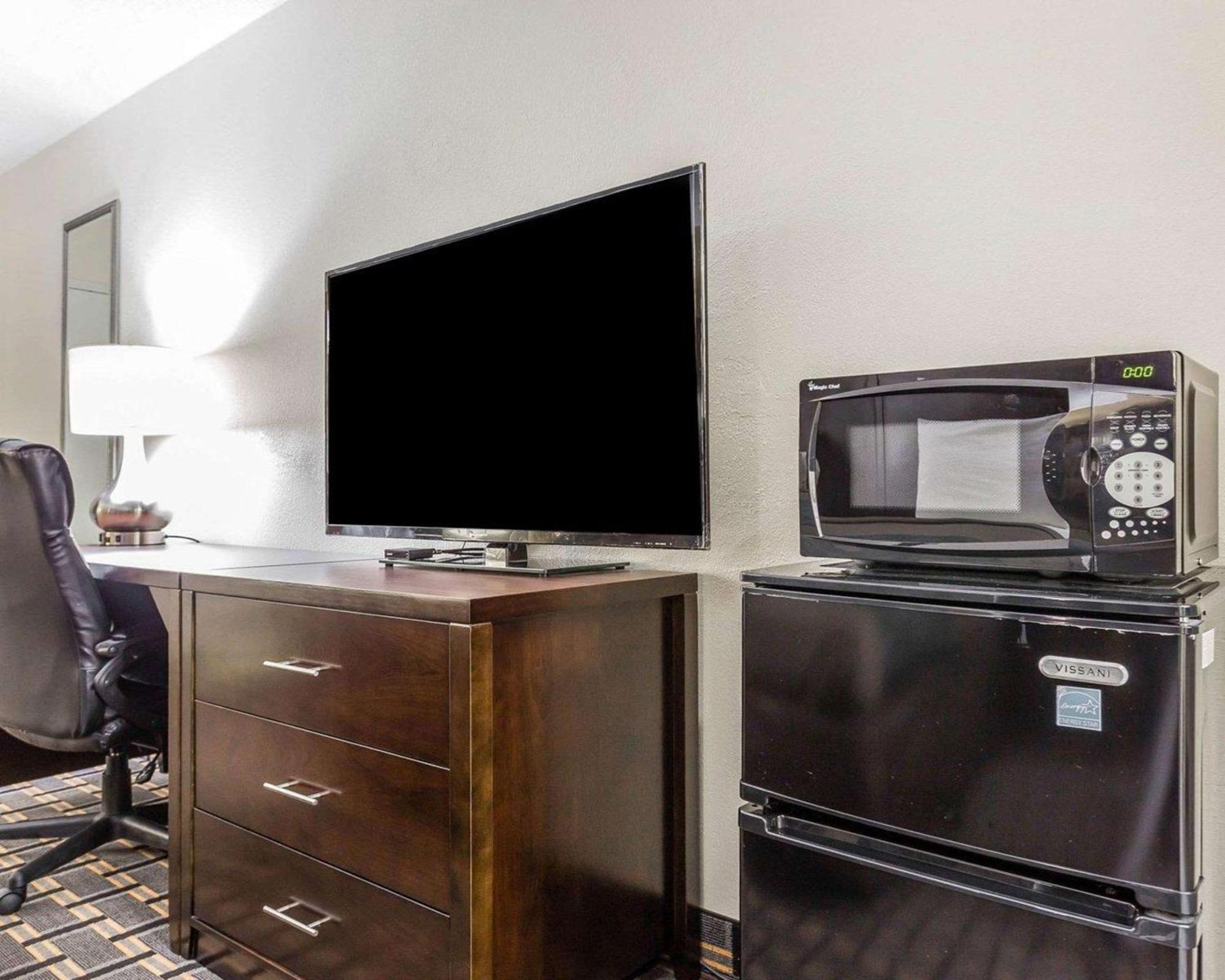 Econo Coliseum Lodge *