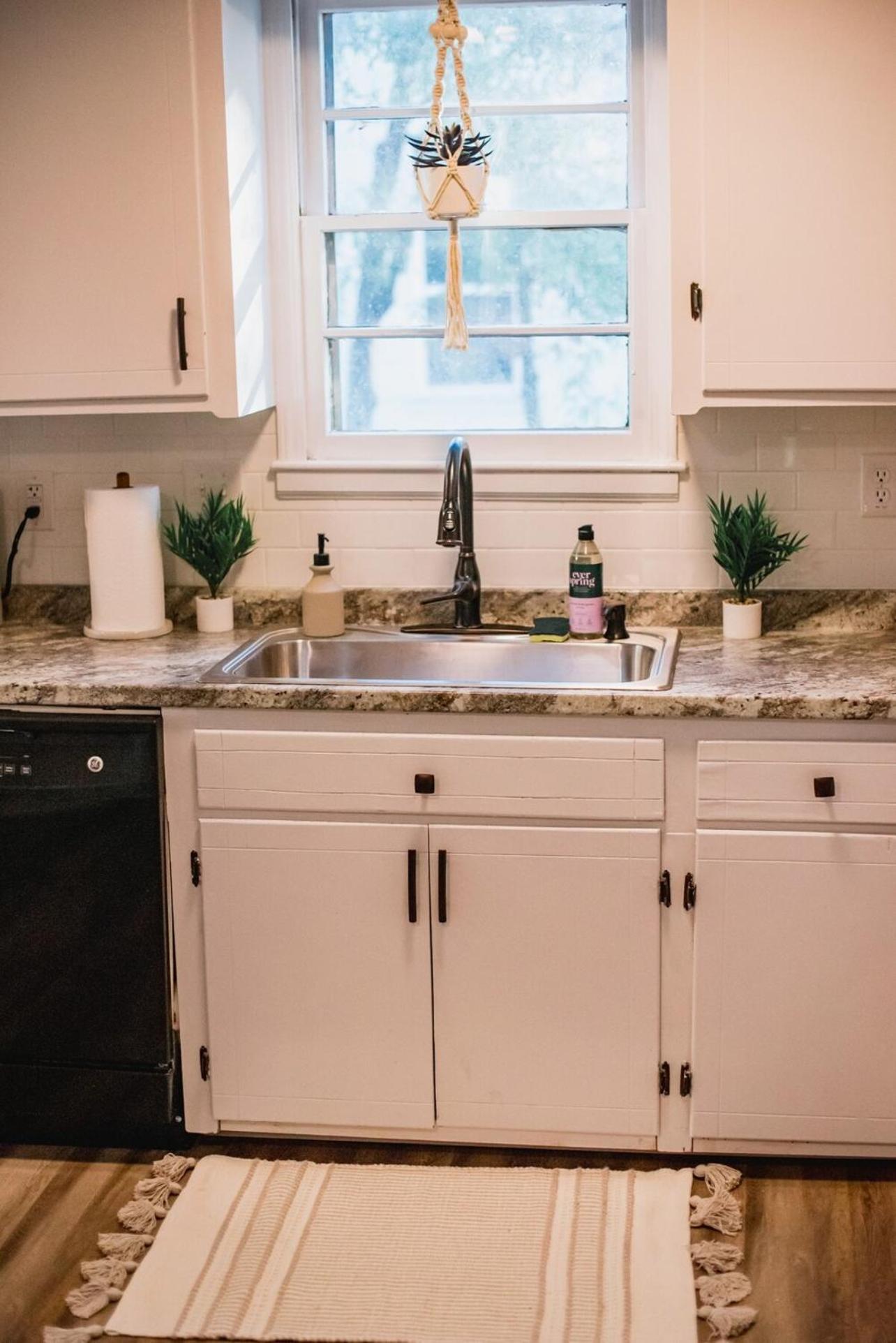 Location, Pet Friendly Fenced Backyard! *