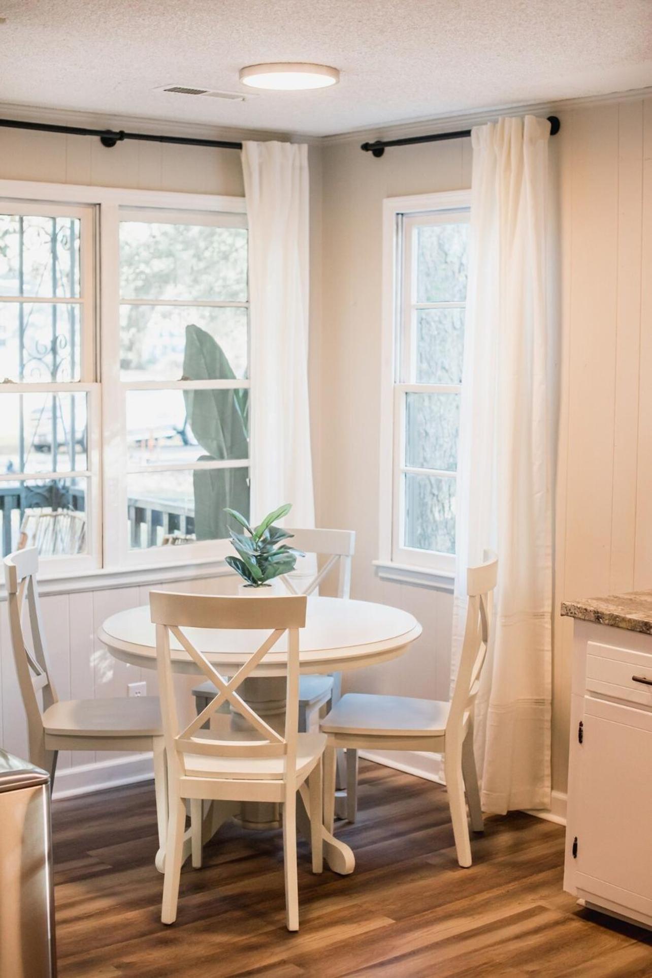 Location, Pet Friendly Fenced Backyard! * Charleston
