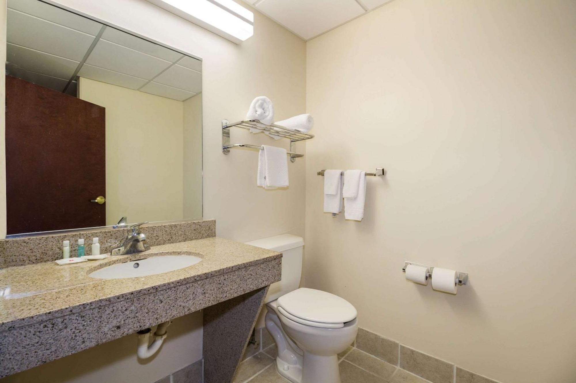 Hotel Clarion Pointe - West Ashley