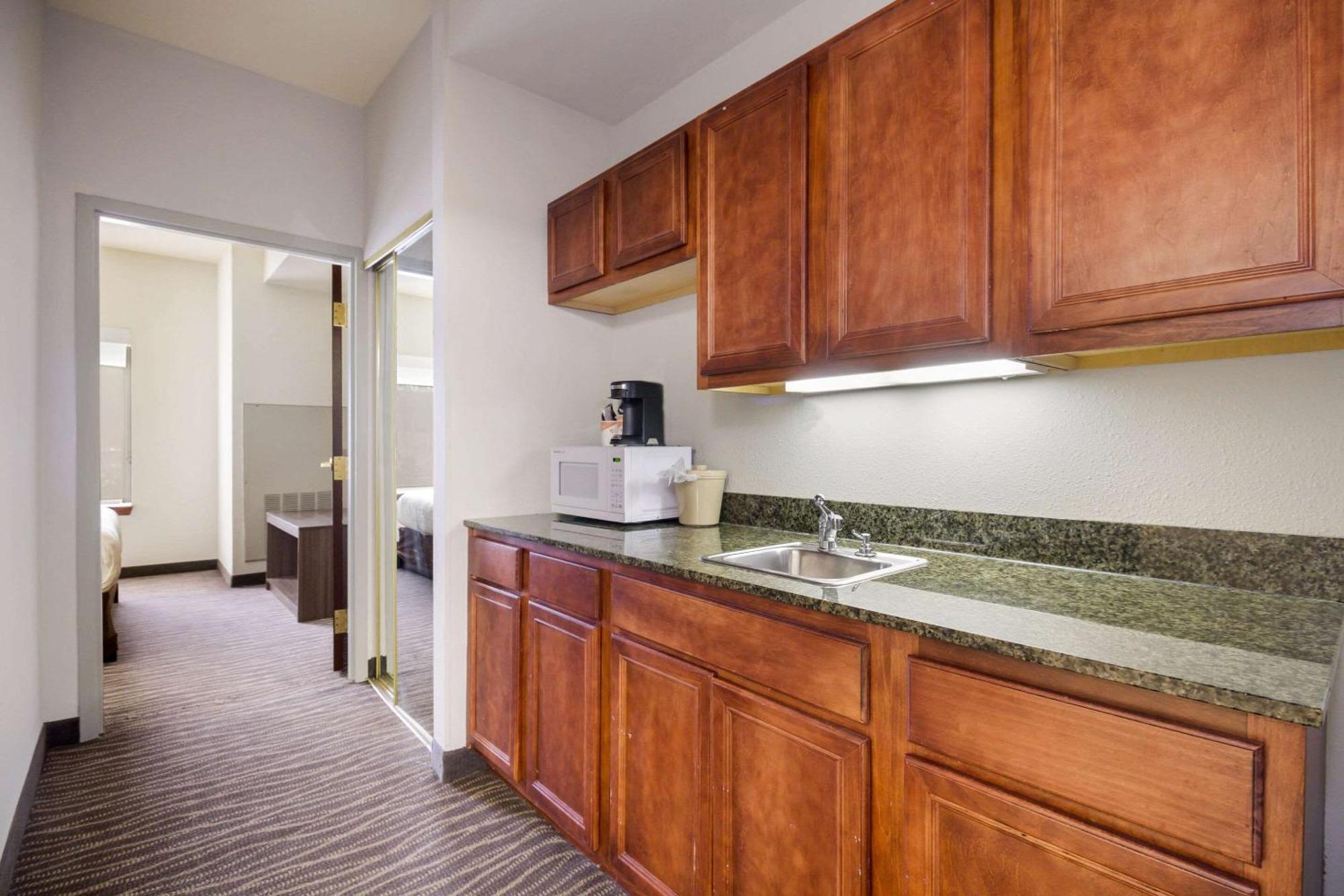 Hotel Clarion Pointe - West Ashley