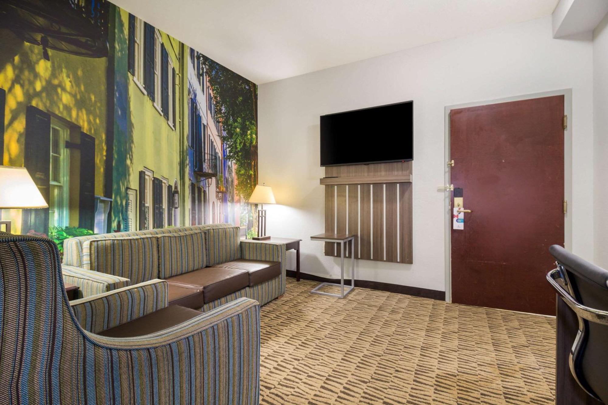 Clarion Pointe - West Ashley 2*