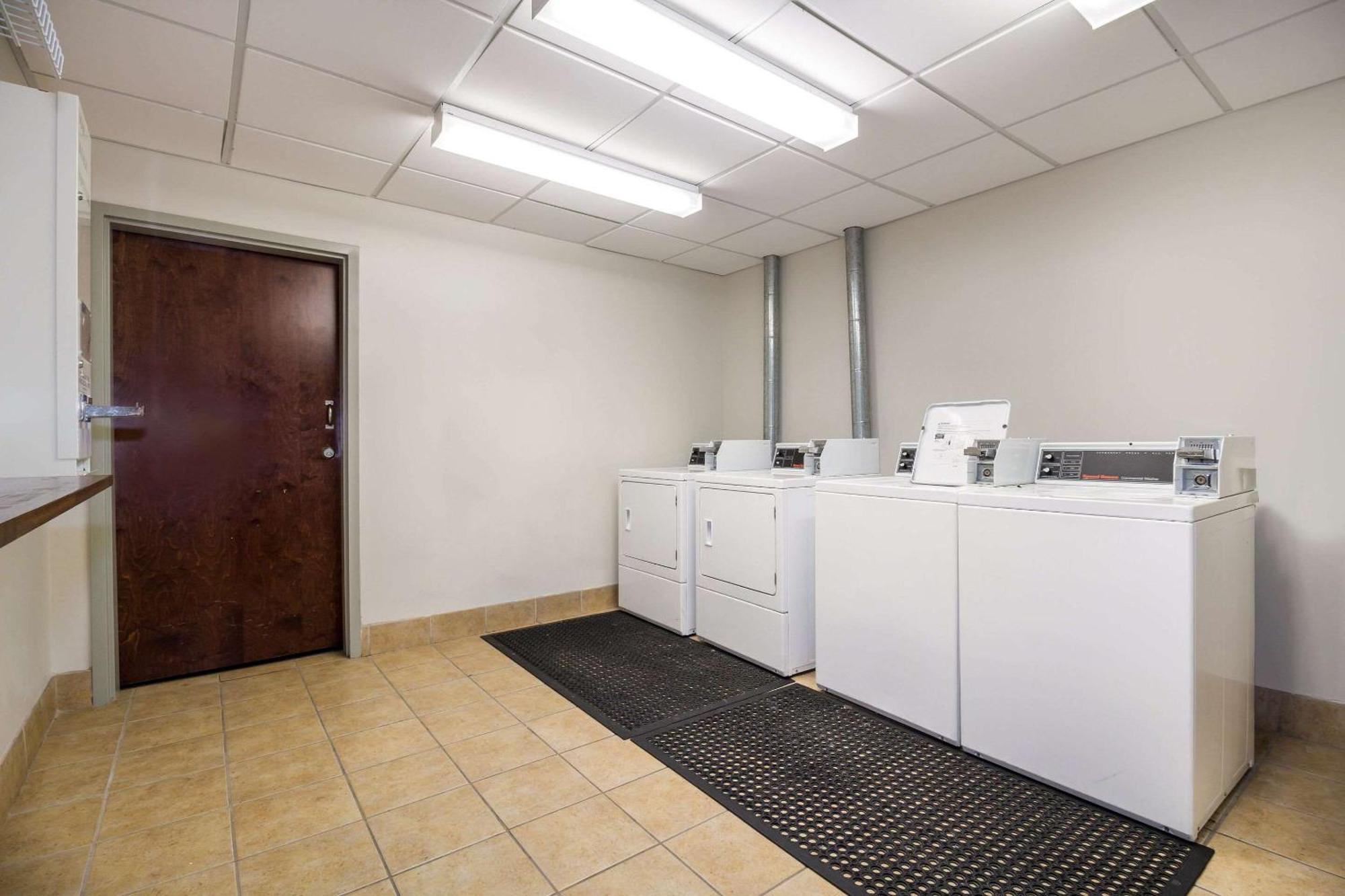 Clarion Pointe - West Ashley Hotel