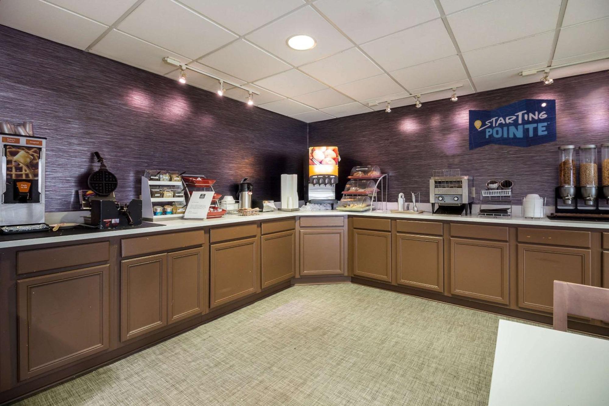 Clarion Pointe - West Ashley Hotel 2*