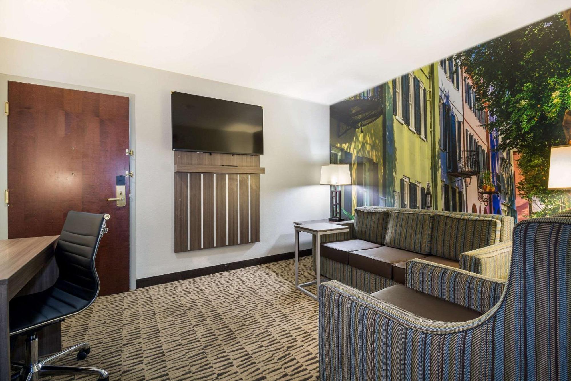 Clarion Pointe - West Ashley Hotel Charleston