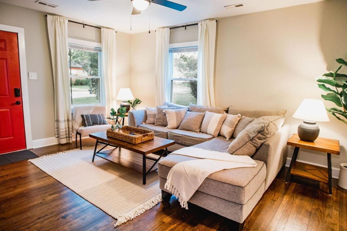 Convenient To Park Circle And Downtown Holiday home