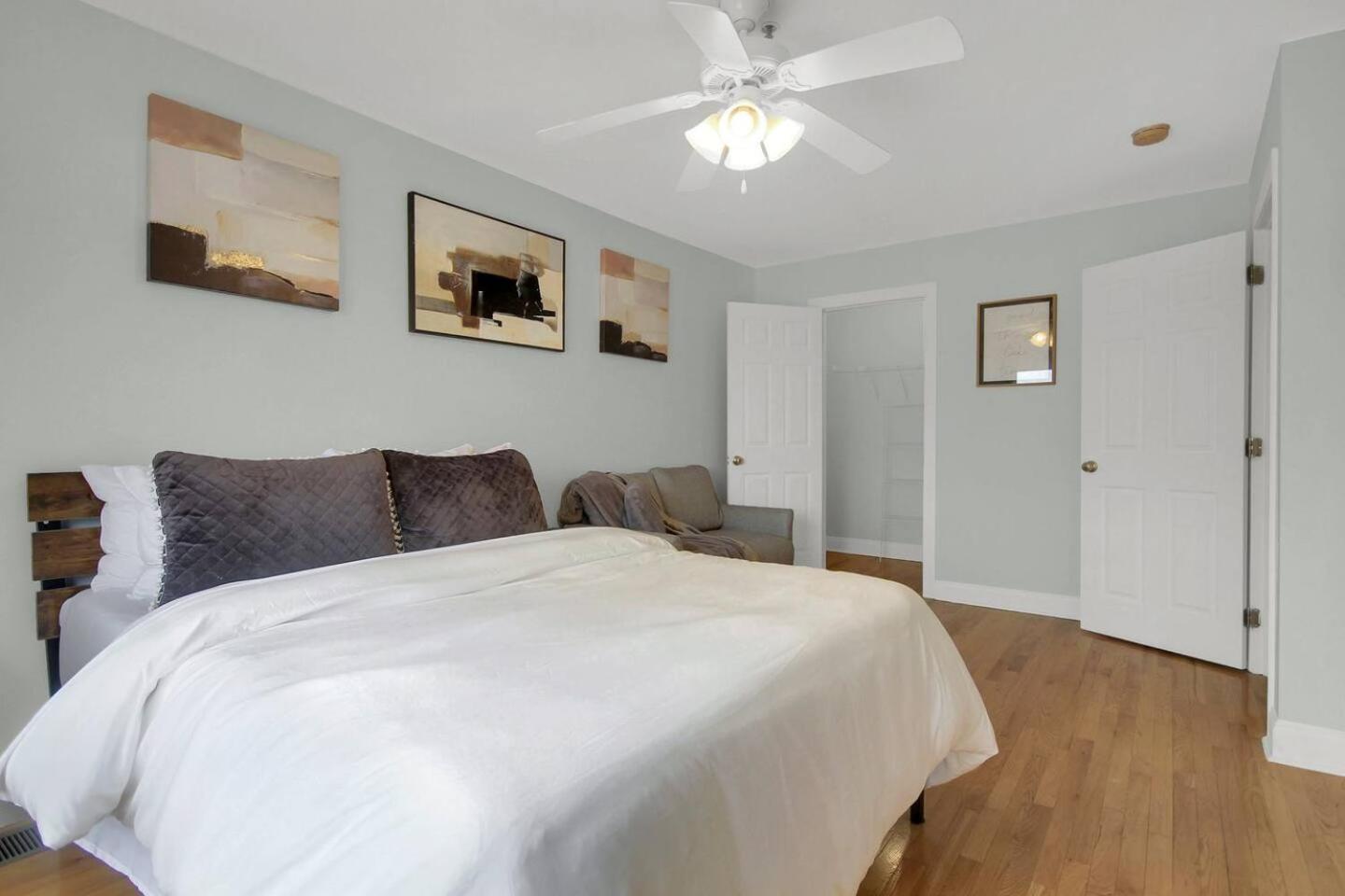Holiday home Lakefront 3br Townhome W Stunning Views!