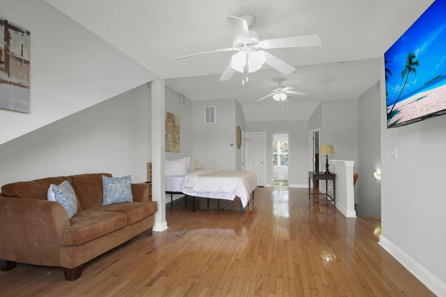 Holiday home Lakefront 3br Townhome W Stunning Views! *
