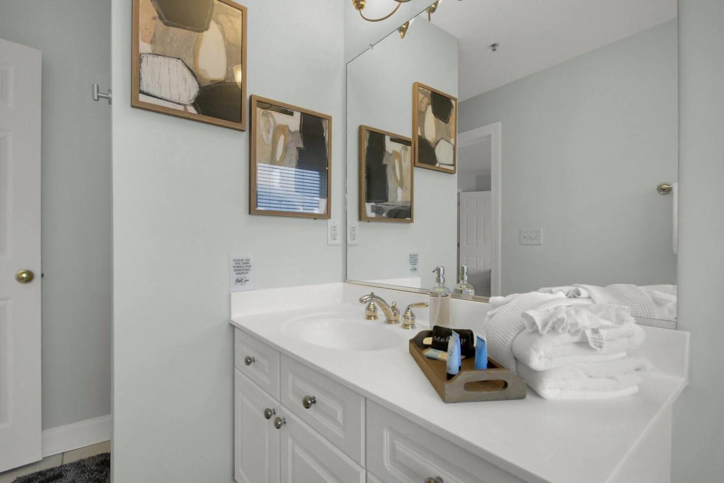 Lakefront 3br Townhome W Stunning Views!