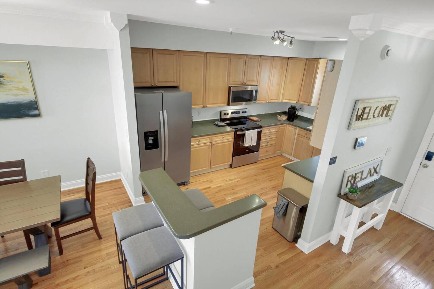 Lakefront 3br Townhome W Stunning Views! Holiday home
