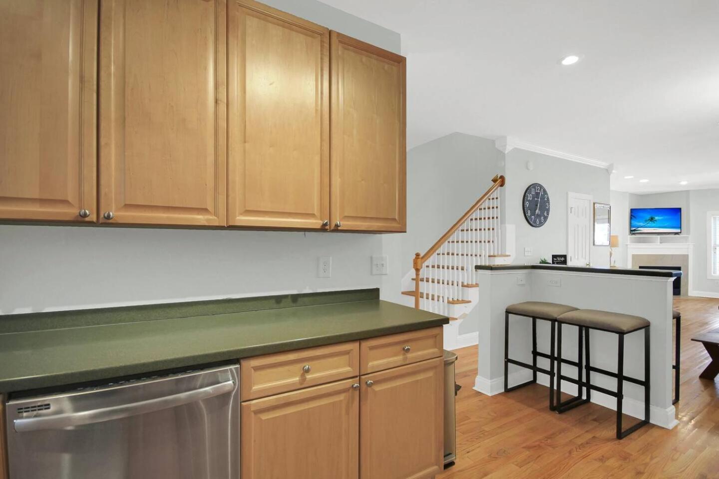 Lakefront 3br Townhome W Stunning Views! Holiday home Charleston