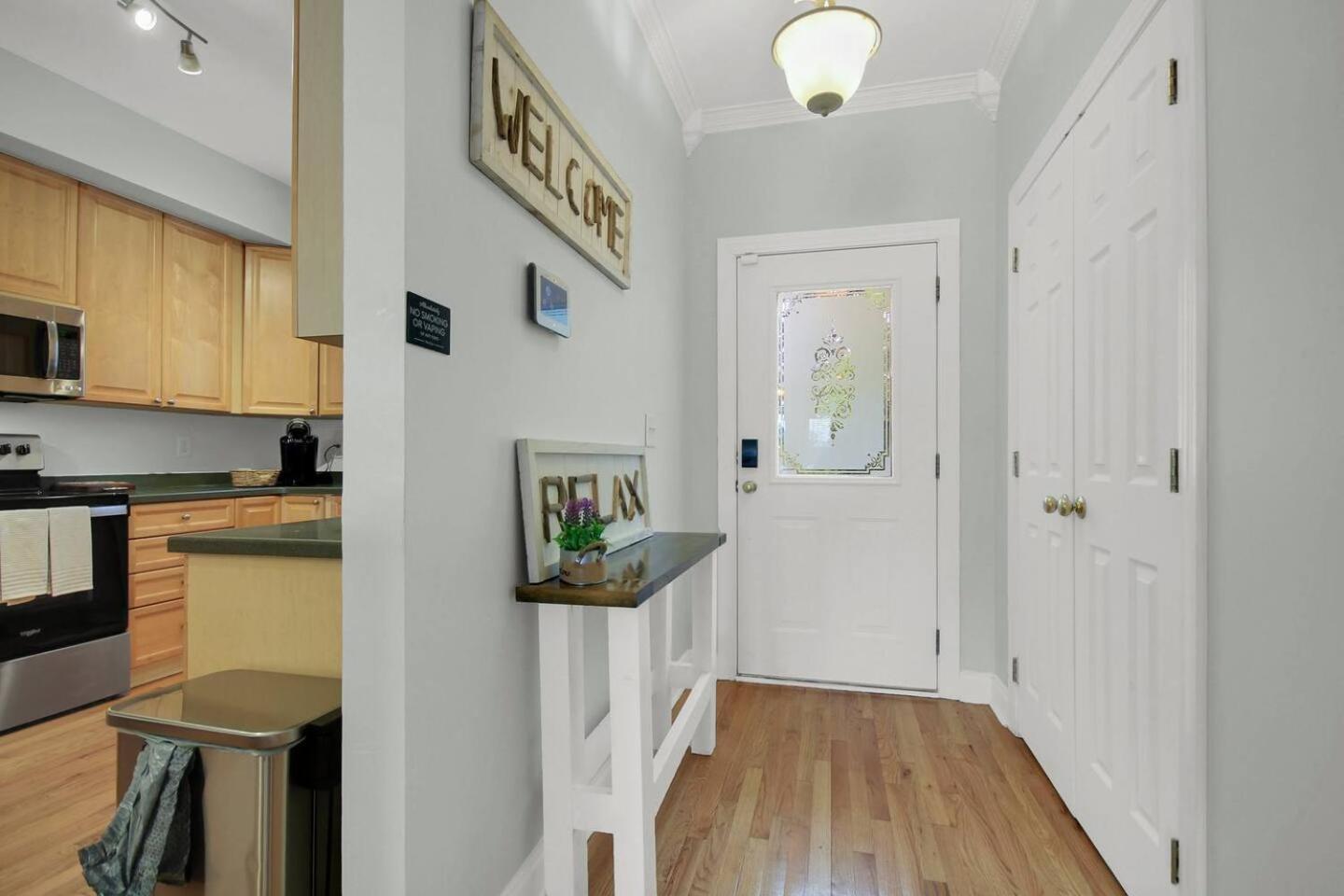 Lakefront 3br Townhome W Stunning Views! Holiday home