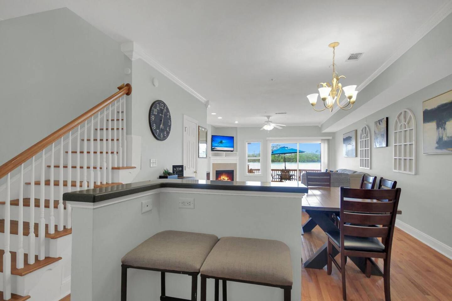 Lakefront 3br Townhome W Stunning Views! Holiday home Charleston