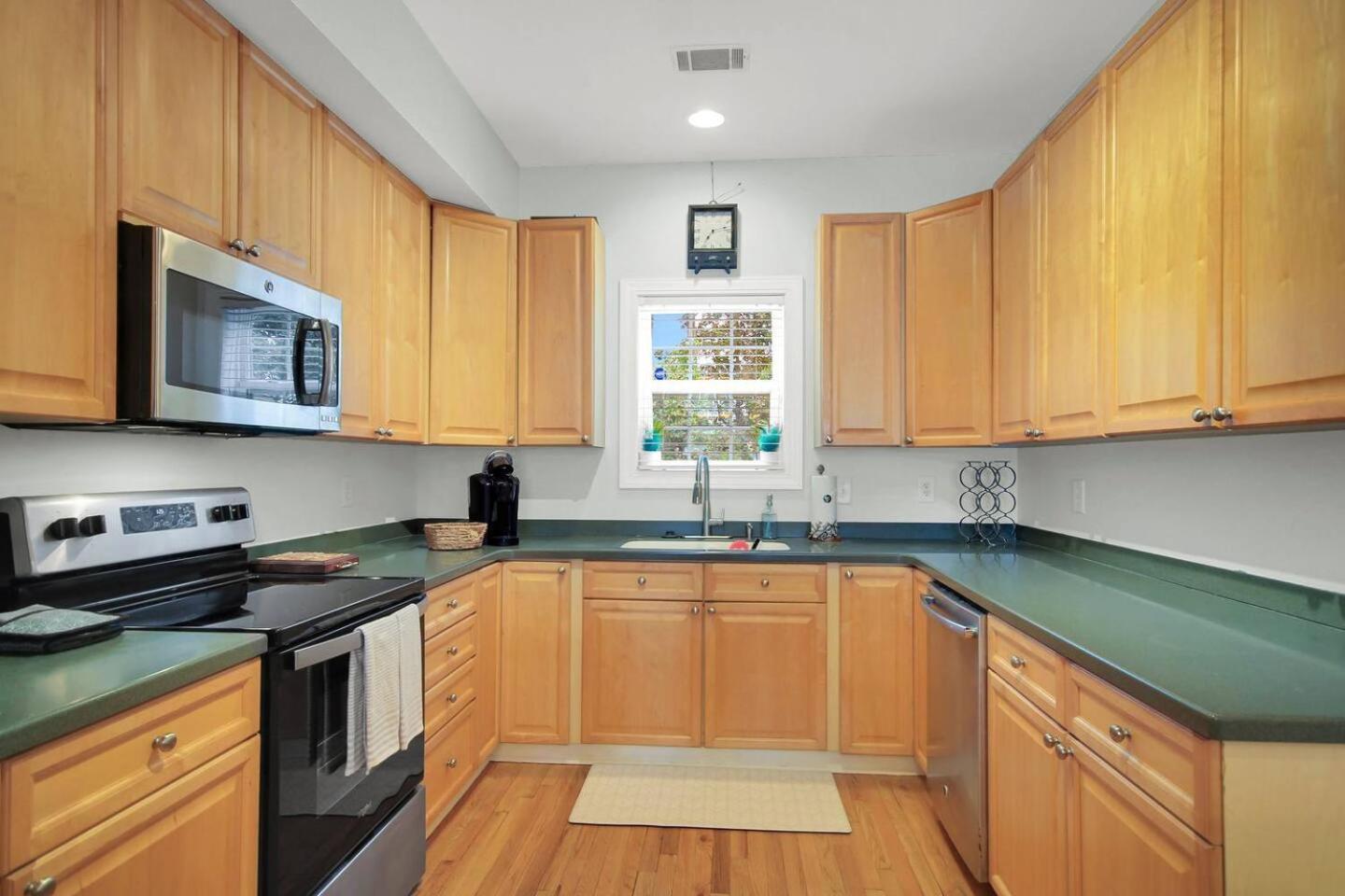 Holiday home Lakefront 3br Townhome W Stunning Views! Charleston