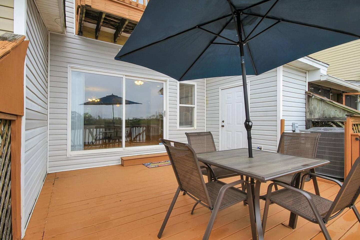 Lakefront 3br Townhome W Stunning Views! *