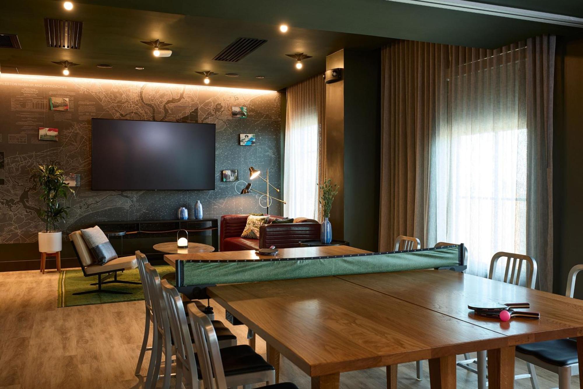 Hotel Moxy Downtown 3*