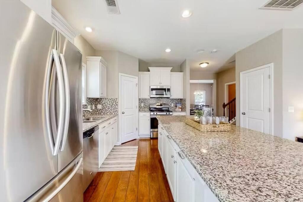 Sweet In Charleston! 3br Full Amenities * Charleston