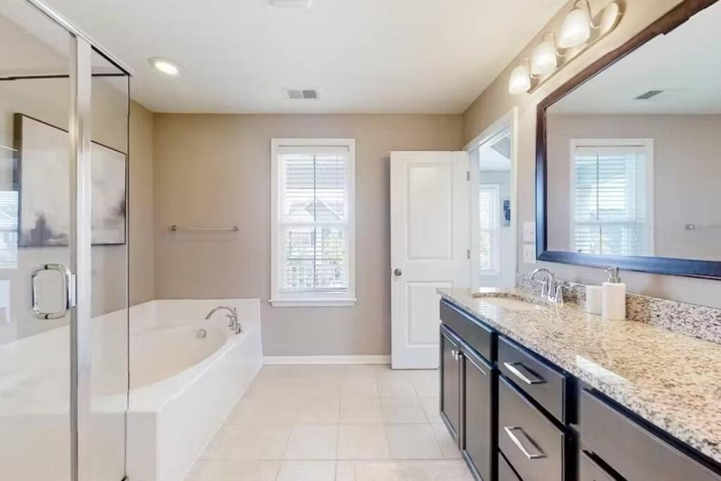 Sweet In Charleston! 3br Full Amenities *