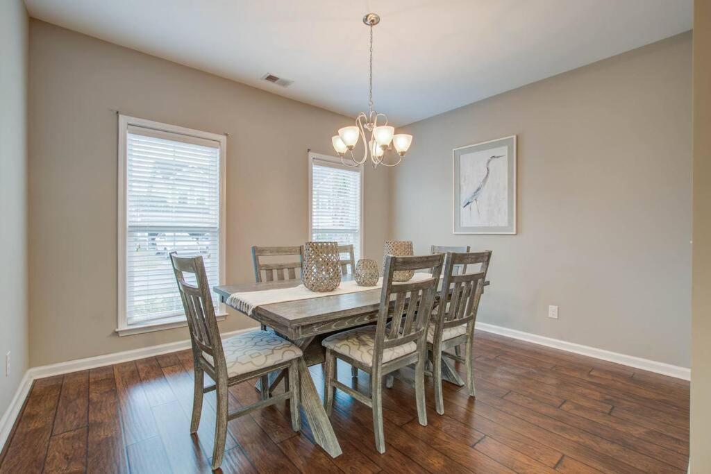 Sweet In Charleston! 3br Full Amenities *