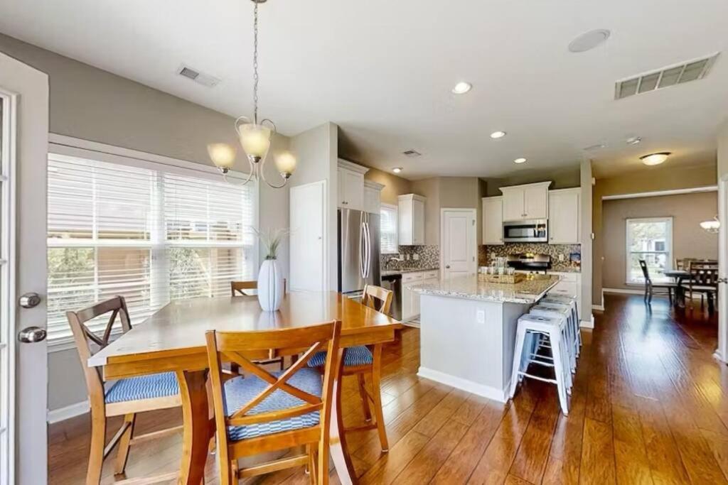 Sweet In Charleston! 3br Full Amenities * Charleston