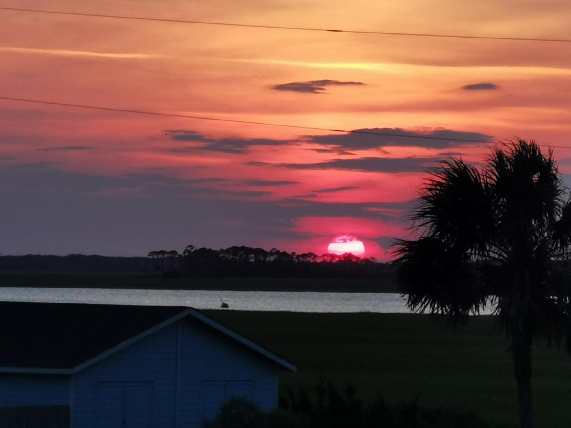 Sweet In Charleston! 3br Full Amenities * Charleston