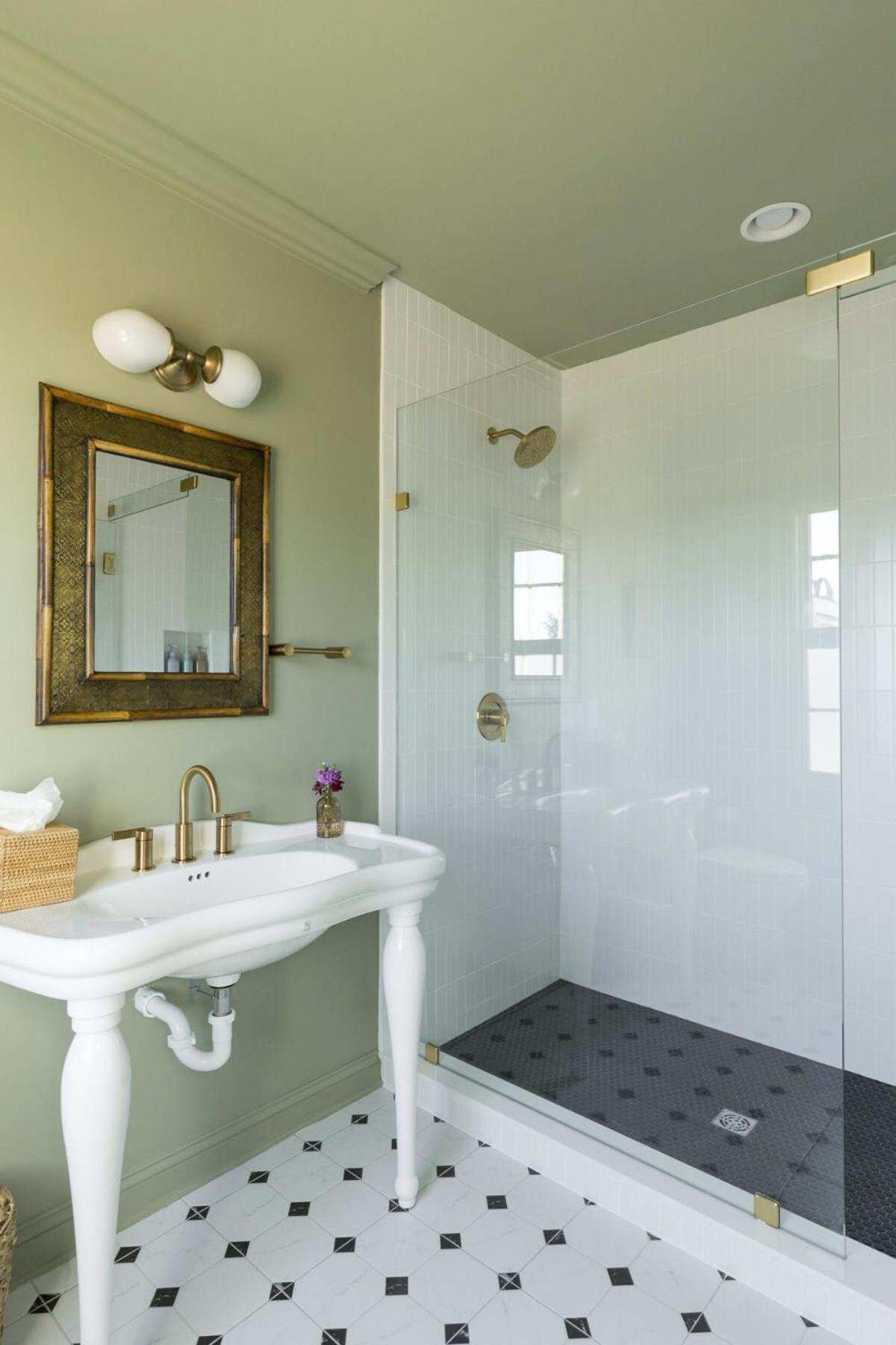 Veranda King - Walk To King Bed & Breakfast Charleston