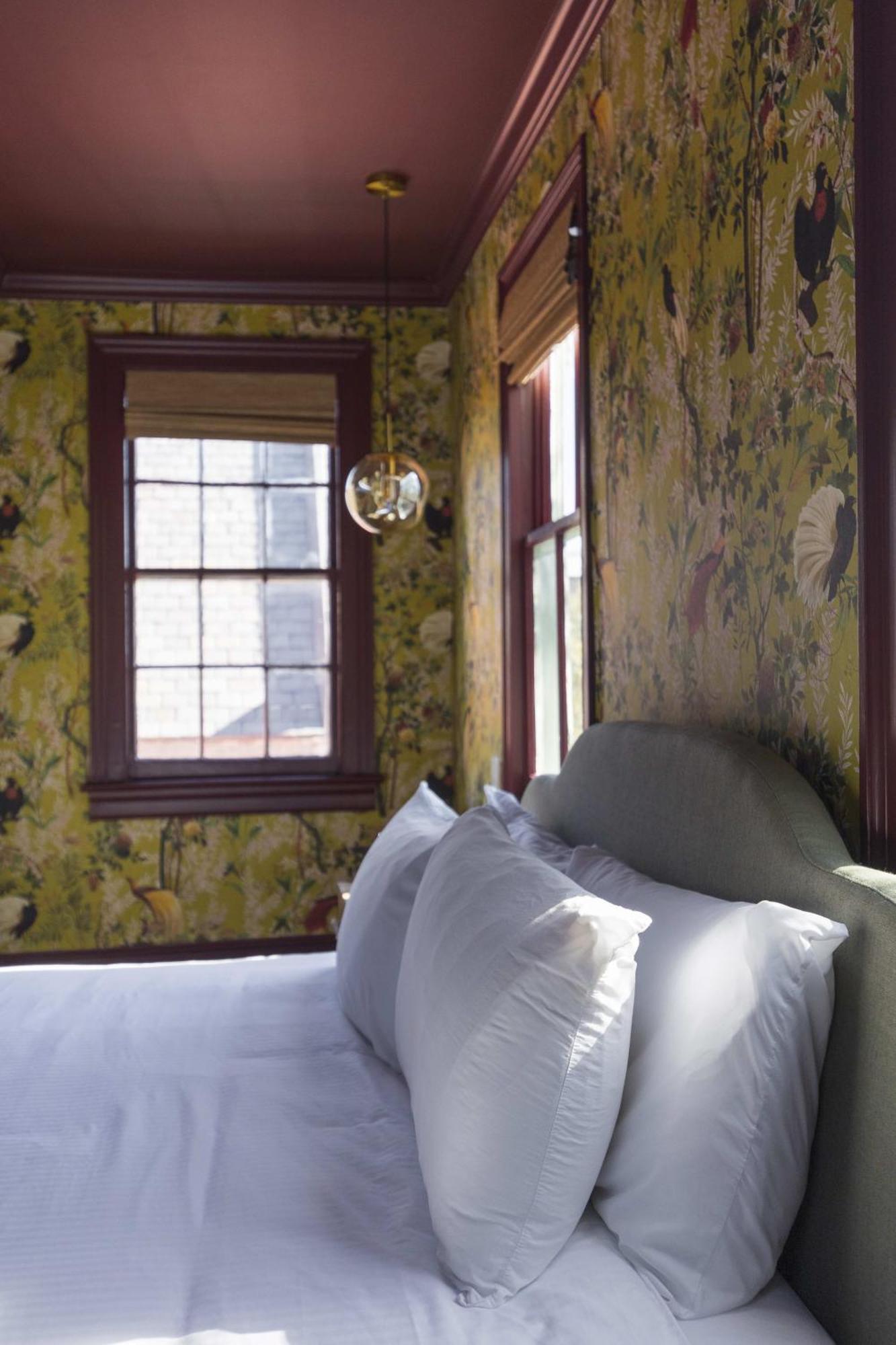 The Nicholas George's King Suite- Walk To King Bed & Breakfast Charleston