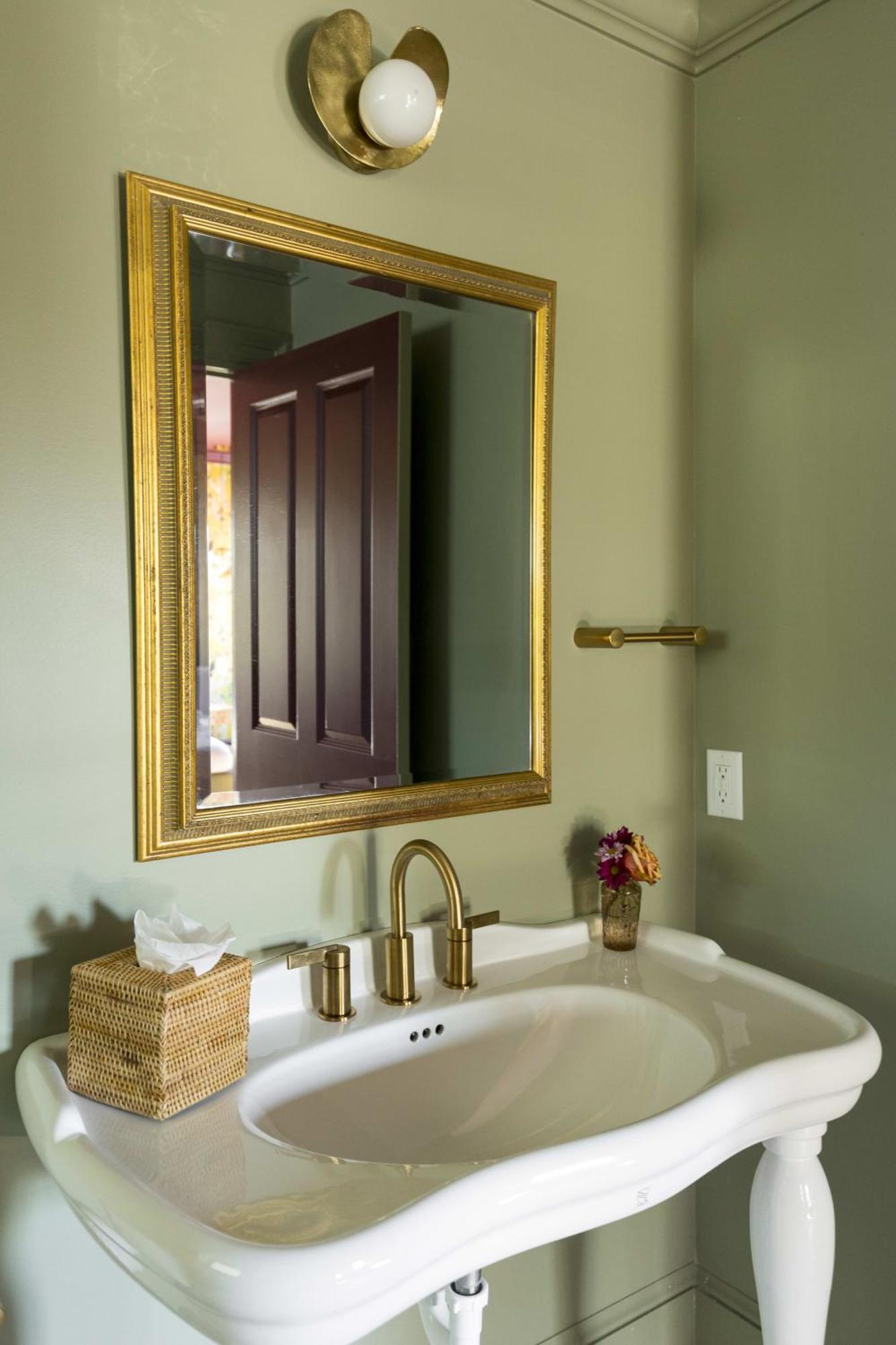 The Nicholas George's King Suite- Walk To King Charleston