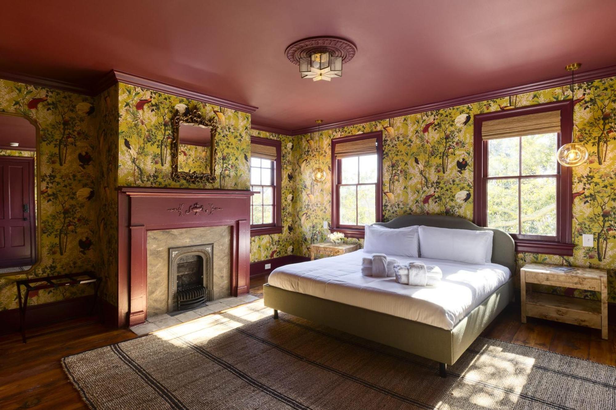 The Nicholas George's King Suite- Walk To King * Charleston