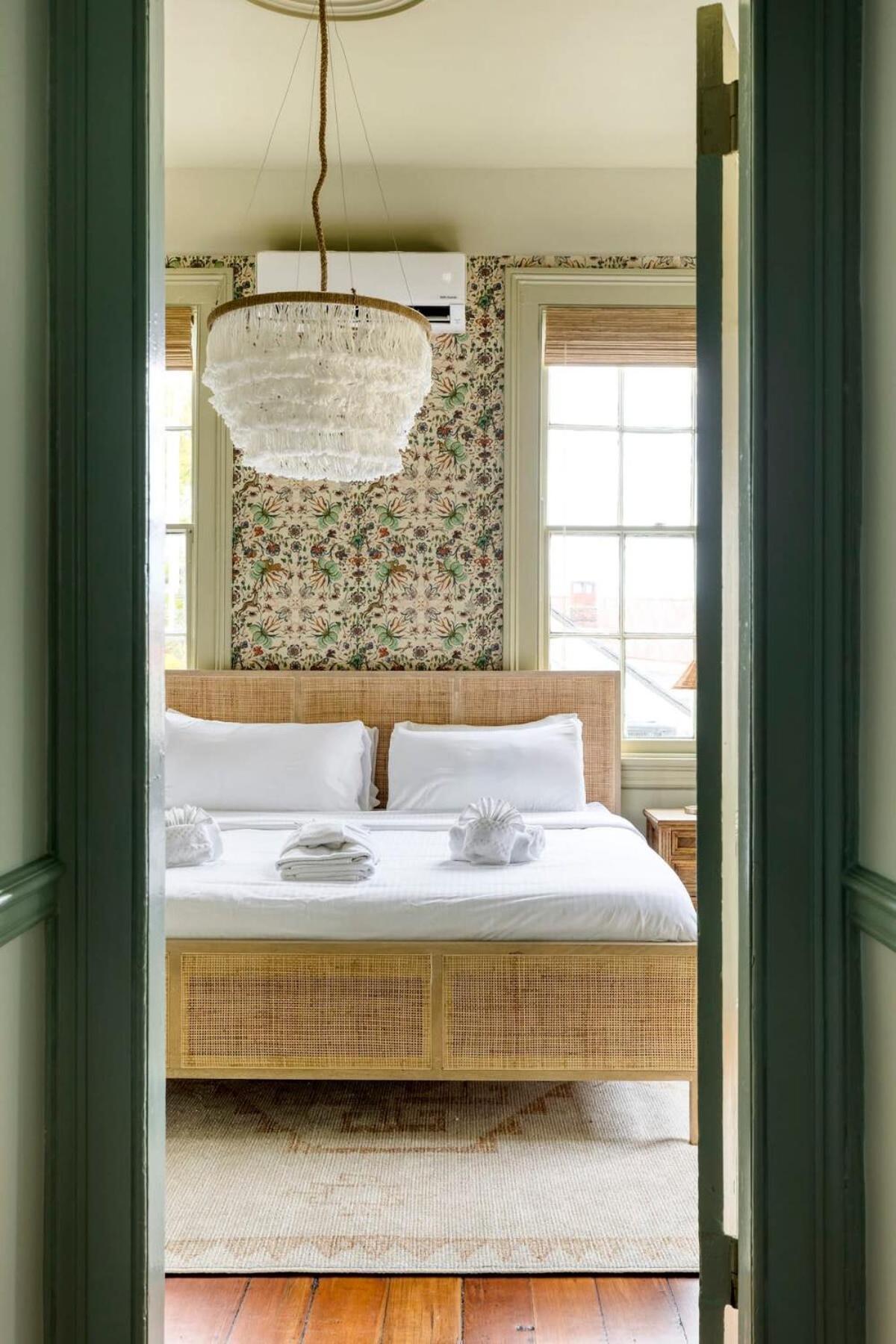 Bed & Breakfast King Veranda With Breakfast *